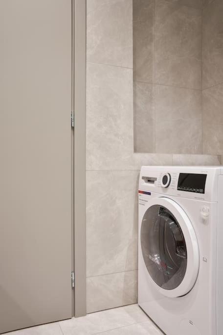 Little Gem: Modern Urban Retreat Apartment Athens Luaran gambar