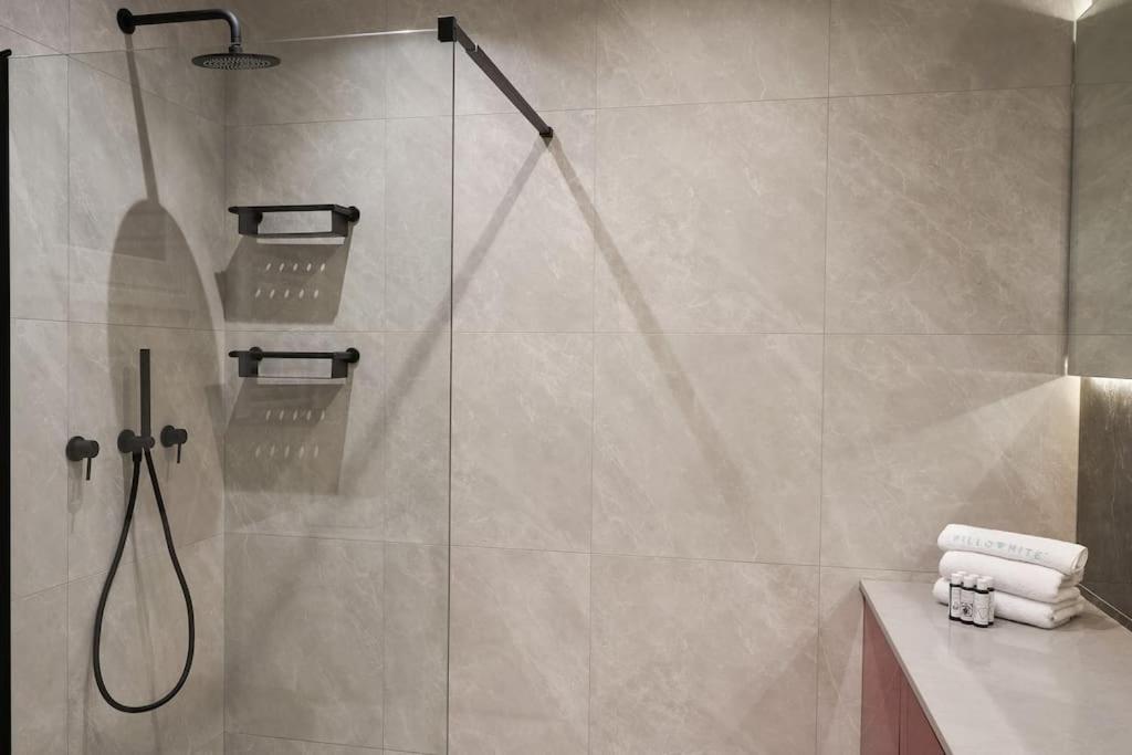 Little Gem: Modern Urban Retreat Apartment Athens Luaran gambar