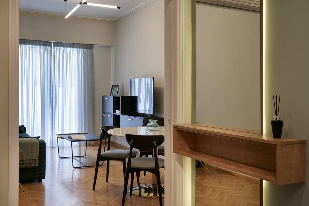 Little Gem: Modern Urban Retreat Apartment Athens Luaran gambar